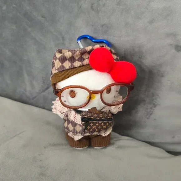 Hello Kitty Bag Charm – Brown Plaid Outfit, Glasses – 5" - Picture 2 of 4
